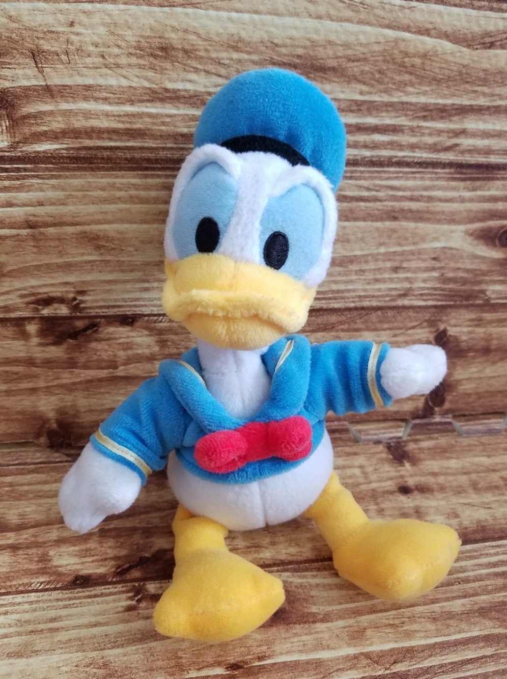 Disney Donald Duck Plush Toy - 9 Inch Stuffed Animal Plush Pal Keychain